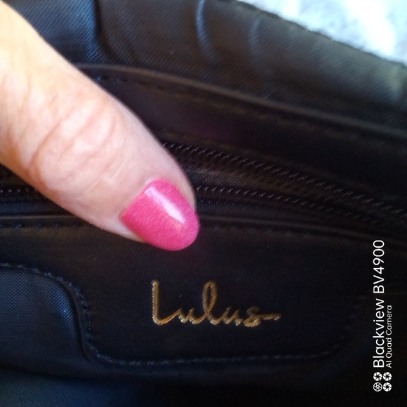 Lulu's chic black quilted crossbody bag. - Picture 4 of 10